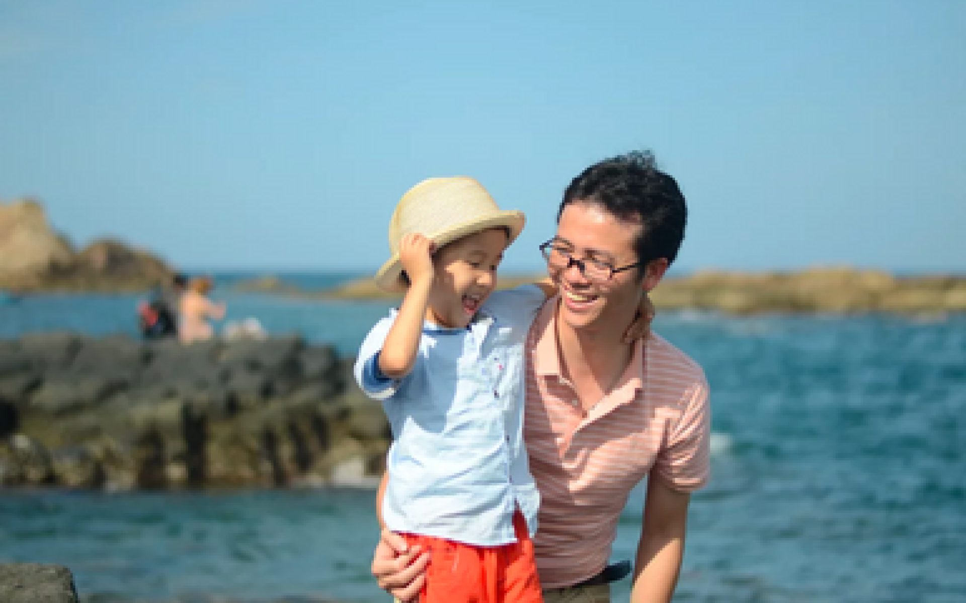 Hai bố con ở gành đá đĩa